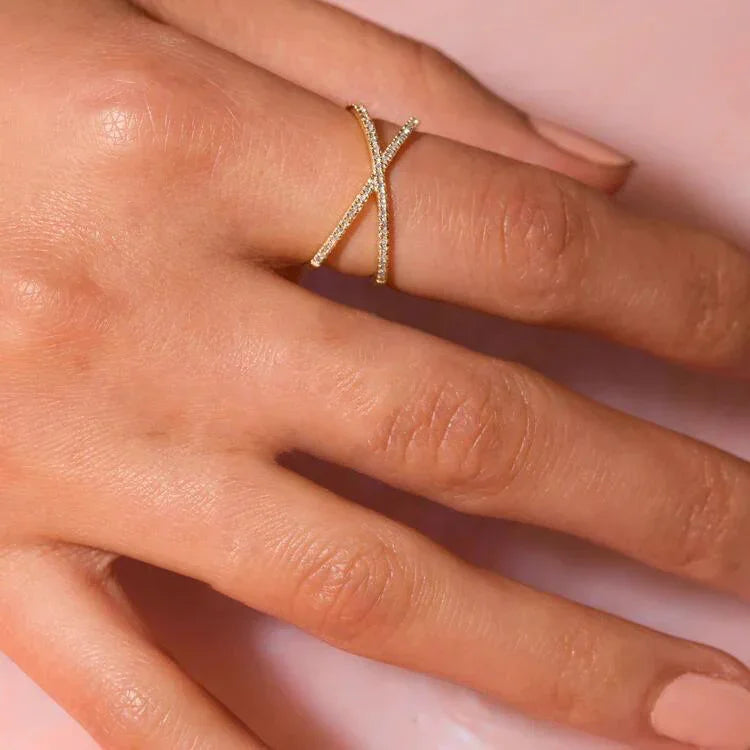 WYNNE. Diamond Cross Ring
