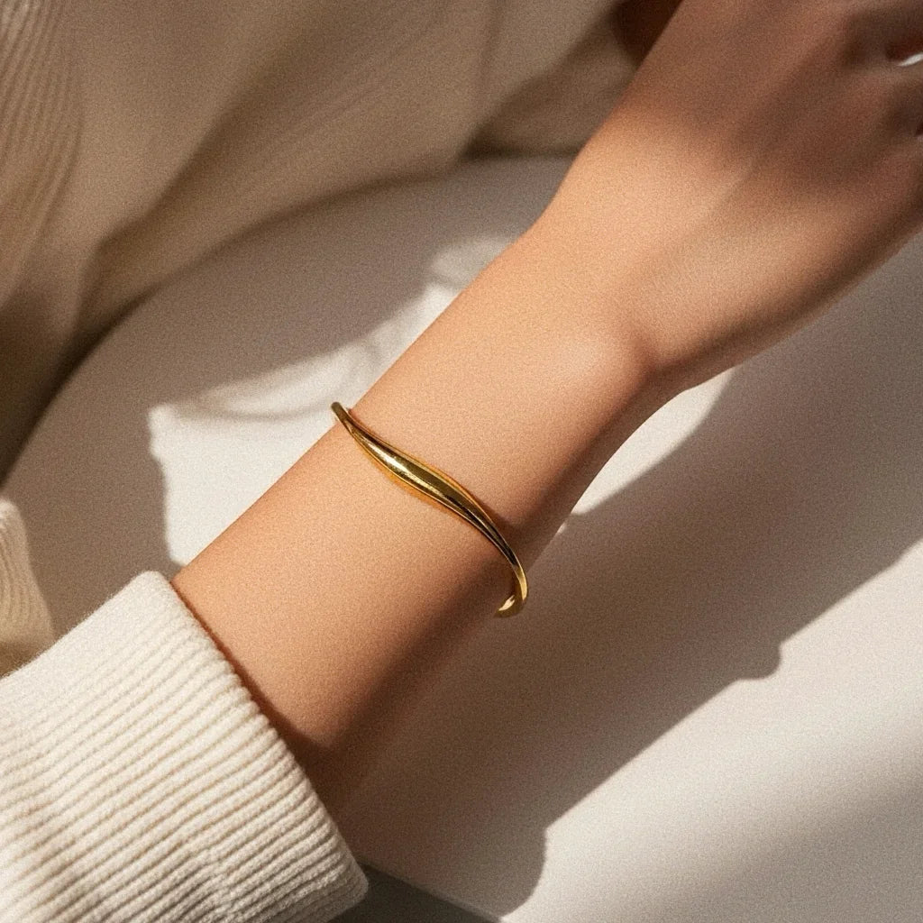 IVY. Twisted Bangle Bracelet