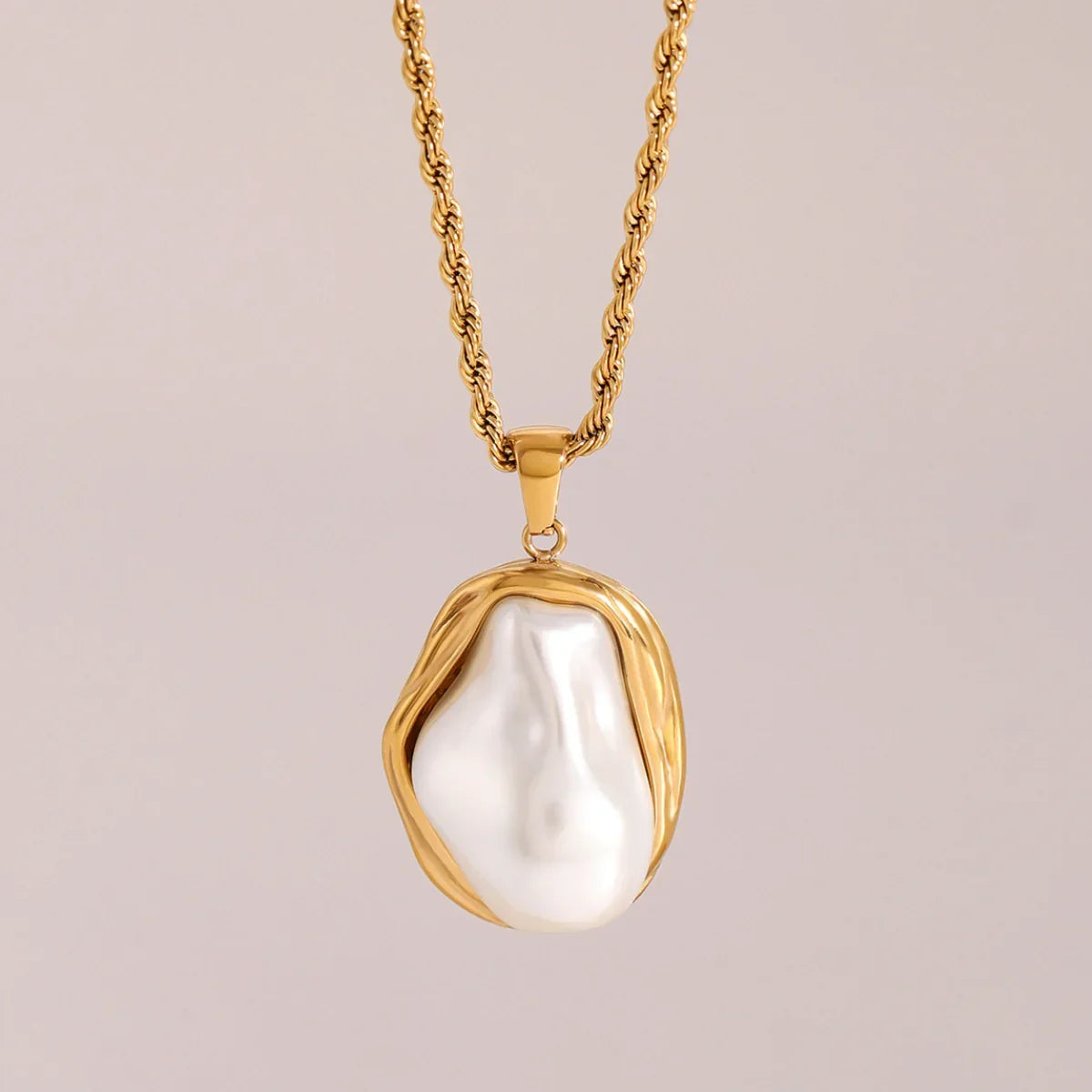 PALOMA. Mother of Pearl Pendant