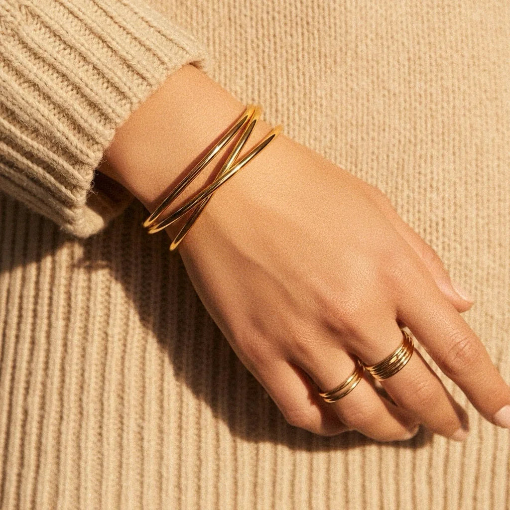 GEORGIA. Intertwined Bangle