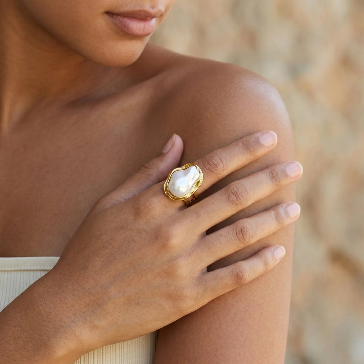 HARLOW. Chunky Pearl Ring
