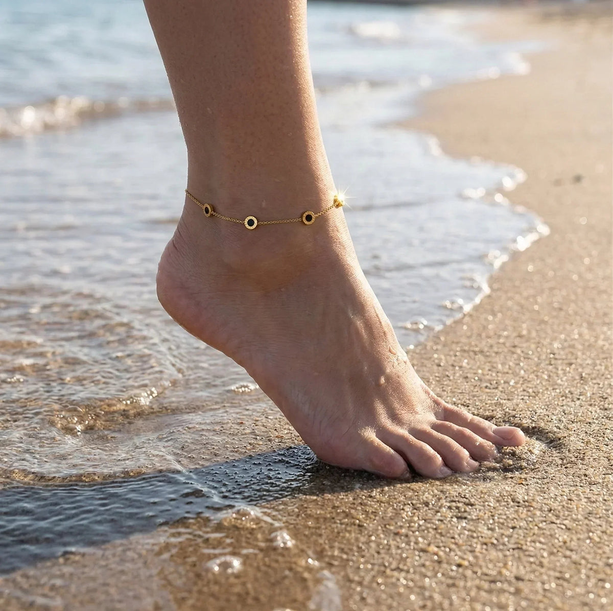 ASTRID. Pearl & Onyx Anklet