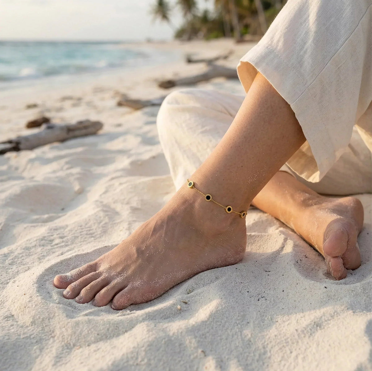 ASTRID. Pearl & Onyx Anklet