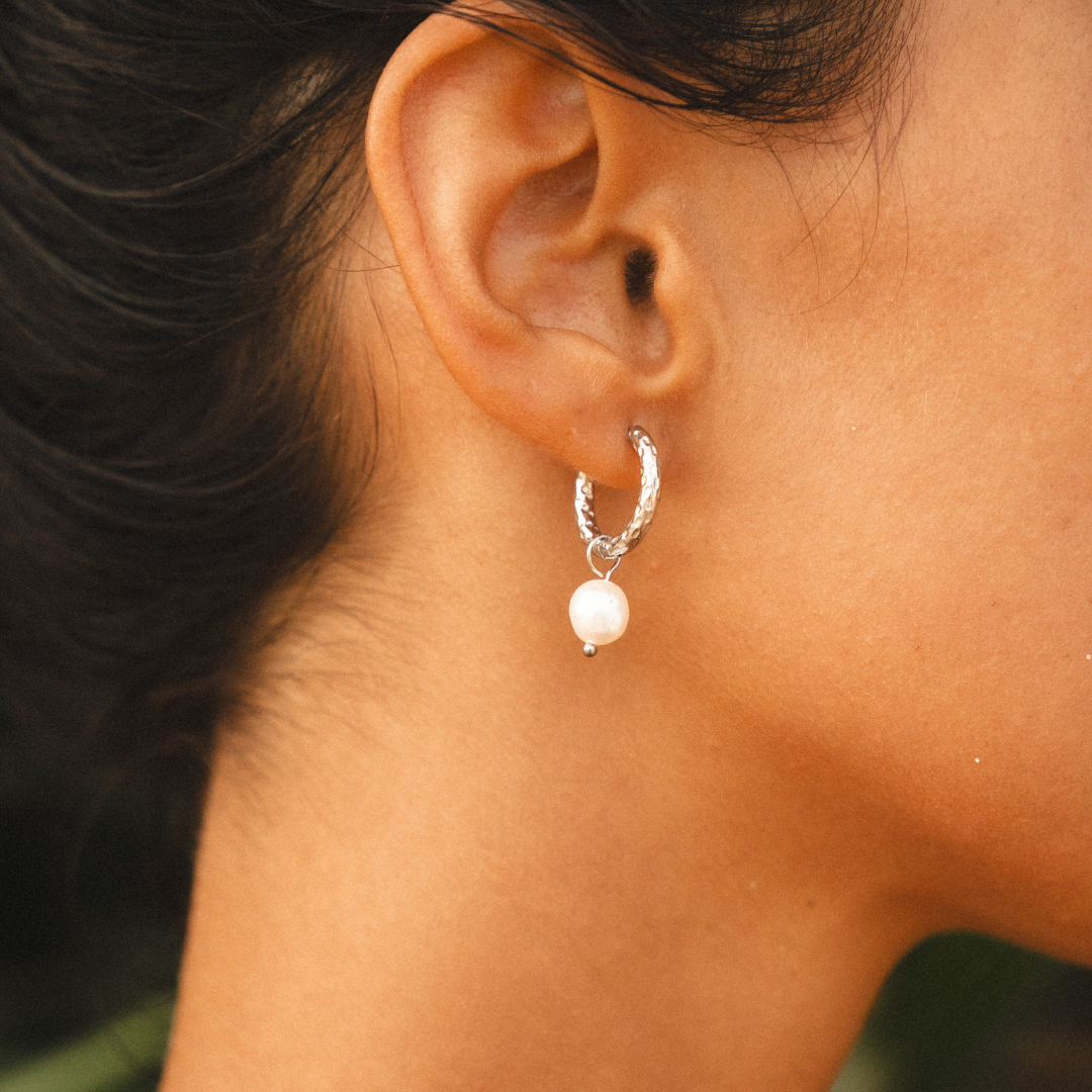 WILLA. Hammered Pearl Hoop Earrings