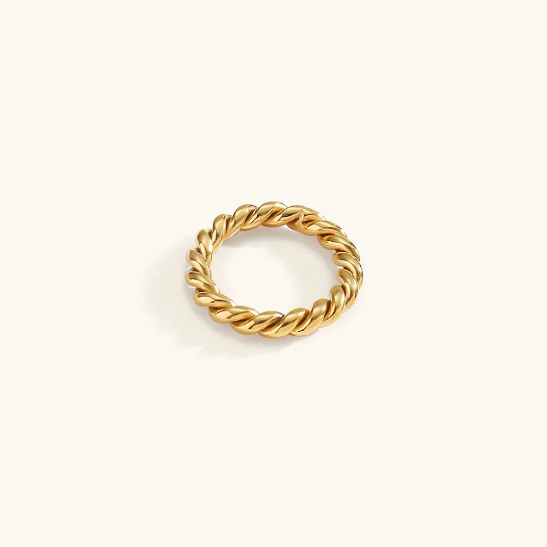 BLYTHE. Twisted Band Ring
