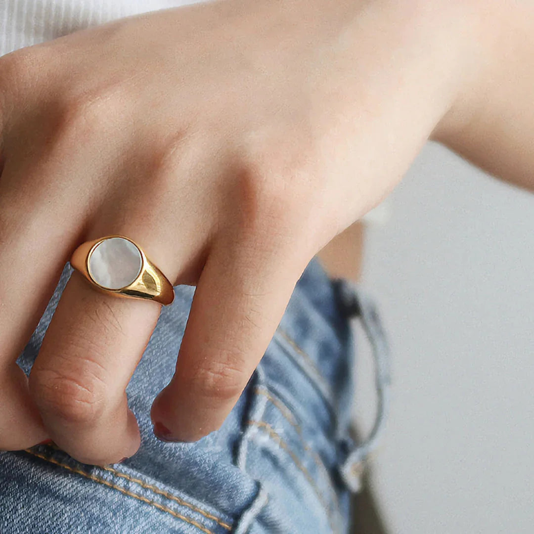 CLARA. Pearl Gold Ring