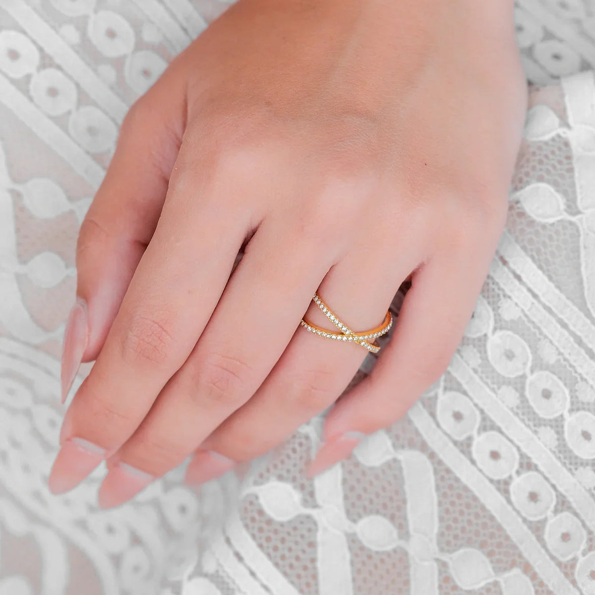 WYNNE. Diamond Cross Ring