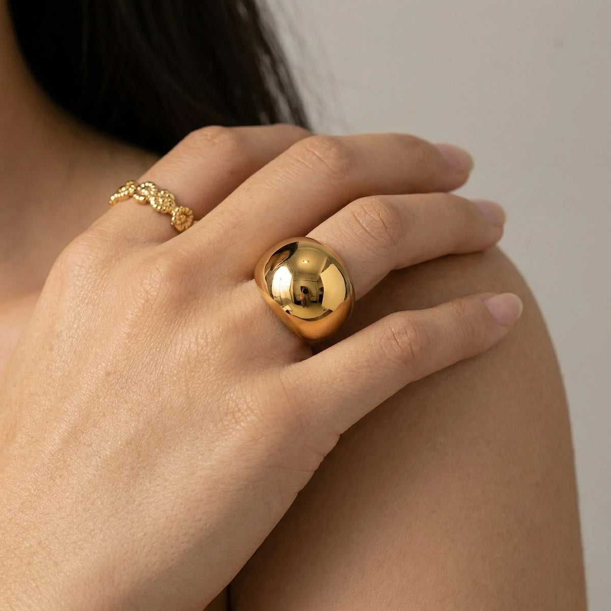 MERYL. Dome Band Ring