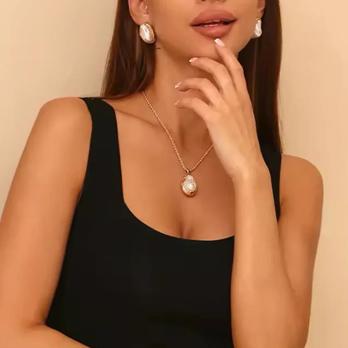 PALOMA. Mother of Pearl Pendant