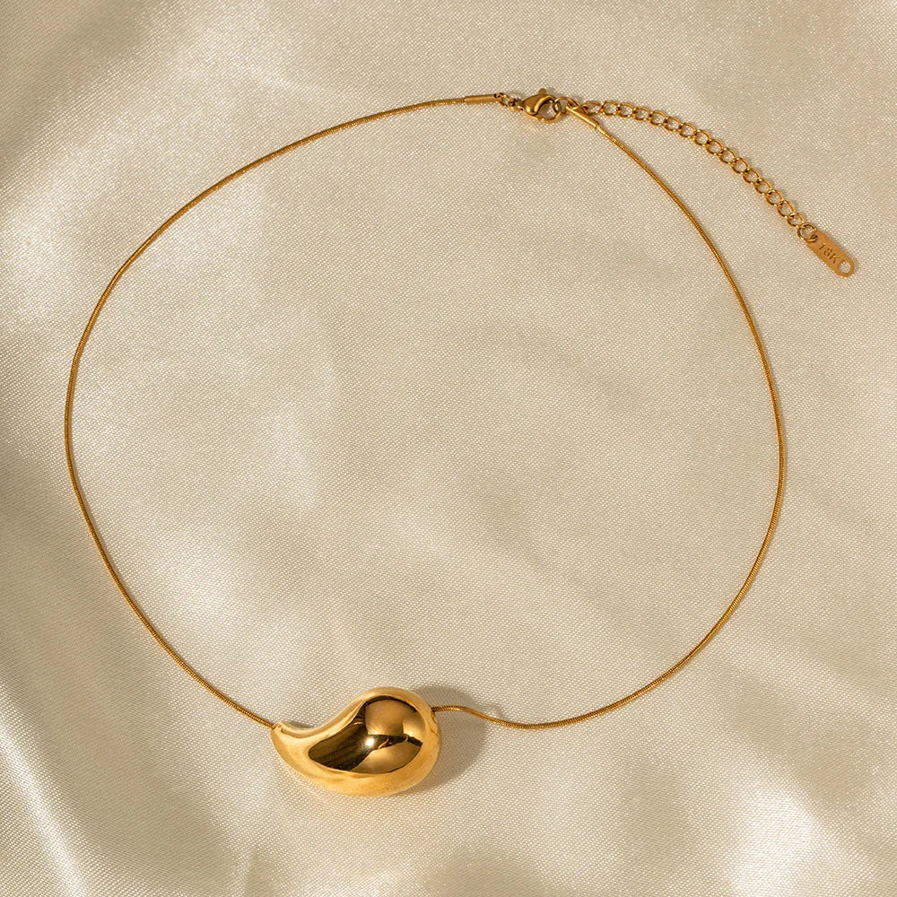 WILLOW. Teardrop Pendant Necklace
