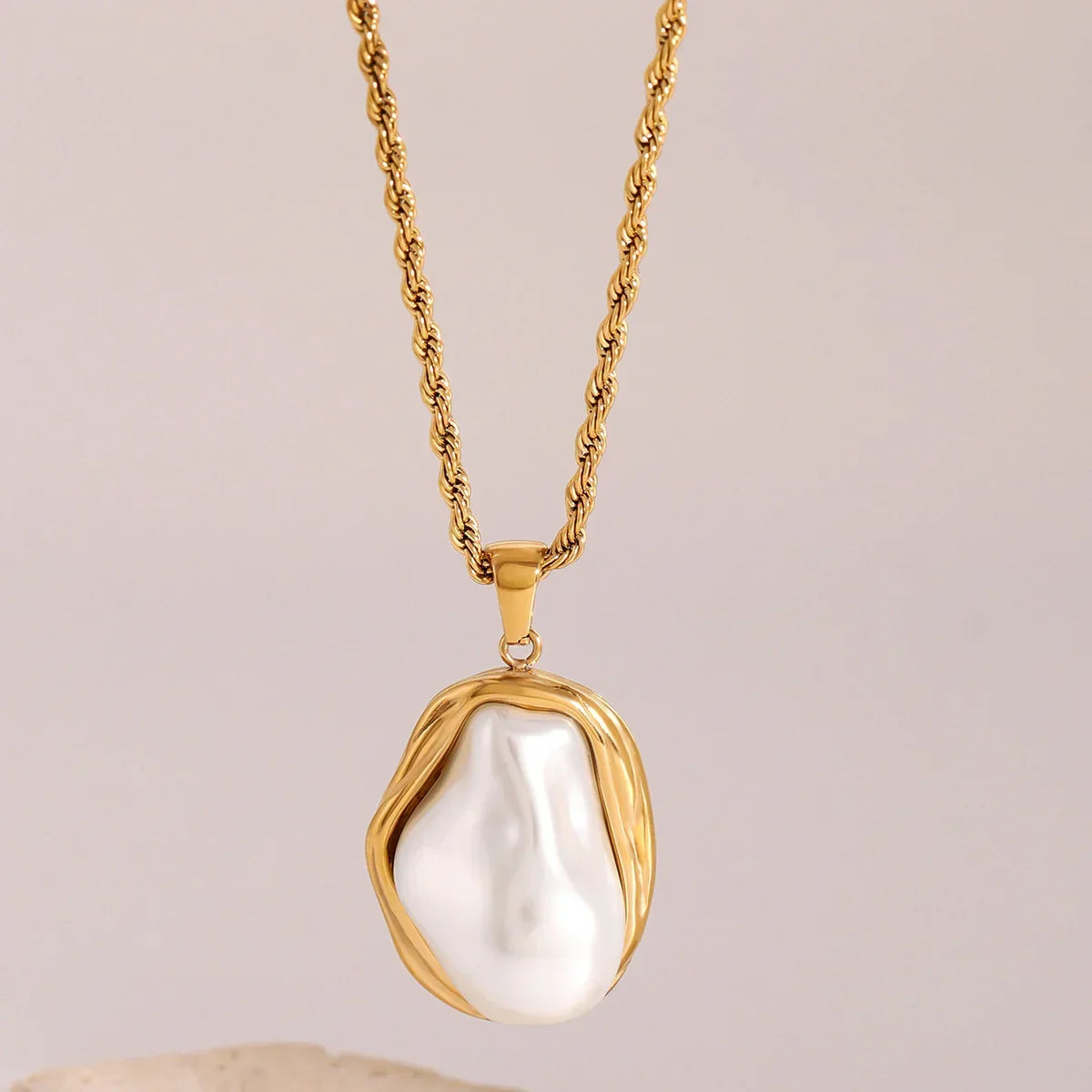 PALOMA. Mother of Pearl Pendant