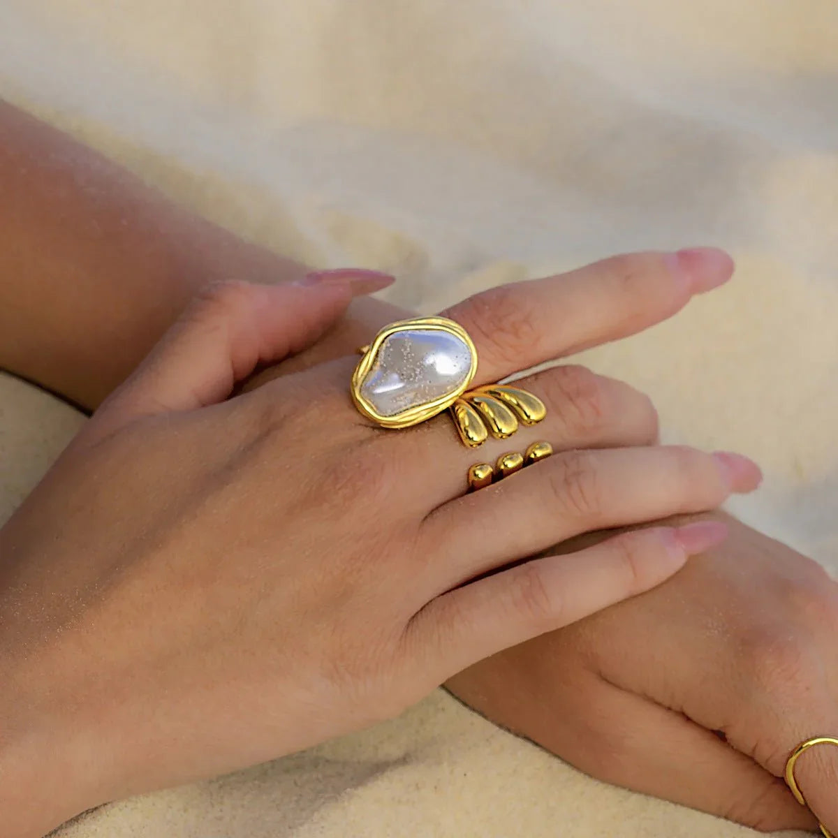 HARLOW. Chunky Pearl Ring