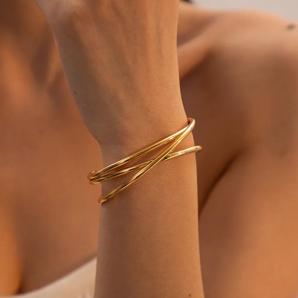 GEORGIA. Intertwined Bangle