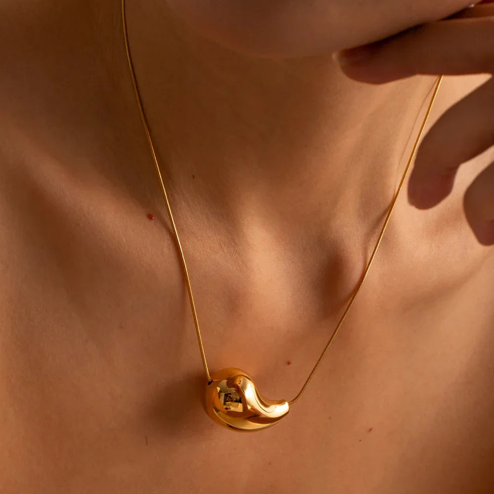 WILLOW. Teardrop Pendant Necklace