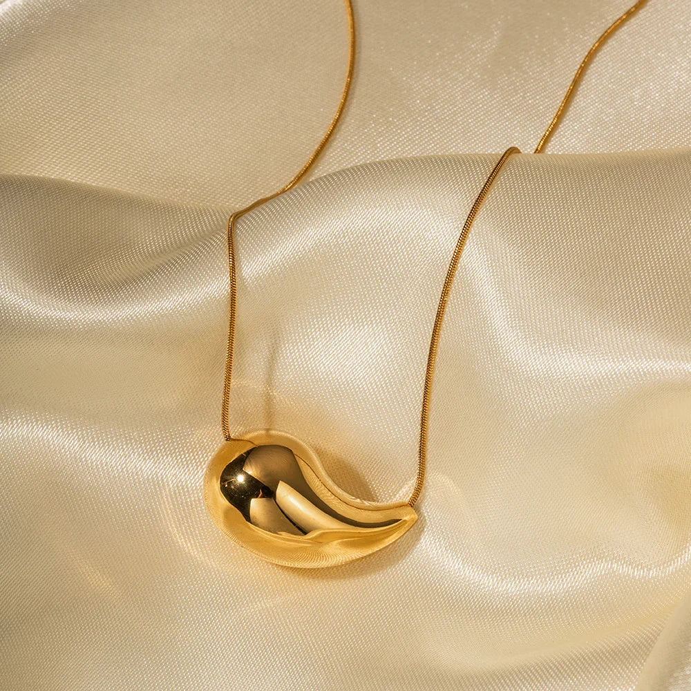 WILLOW. Teardrop Pendant Necklace