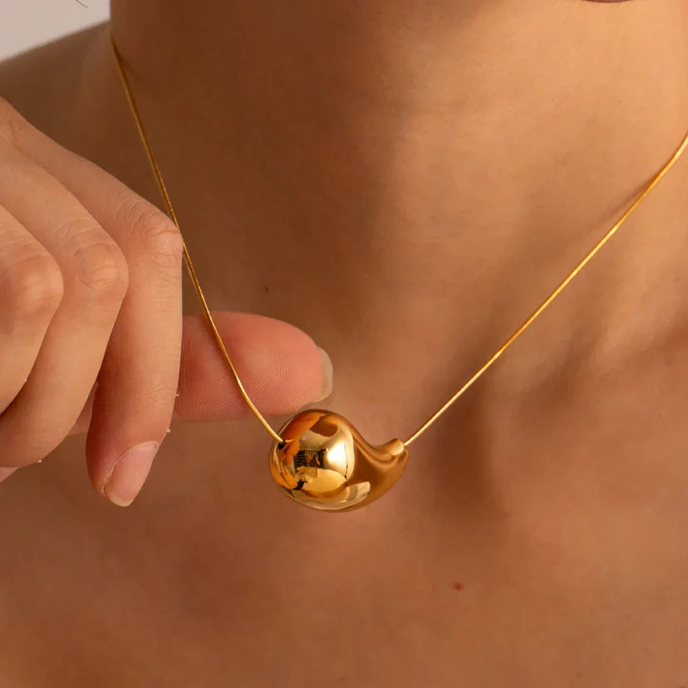 WILLOW. Teardrop Pendant Necklace