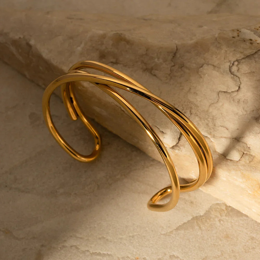 GEORGIA. Intertwined Bangle