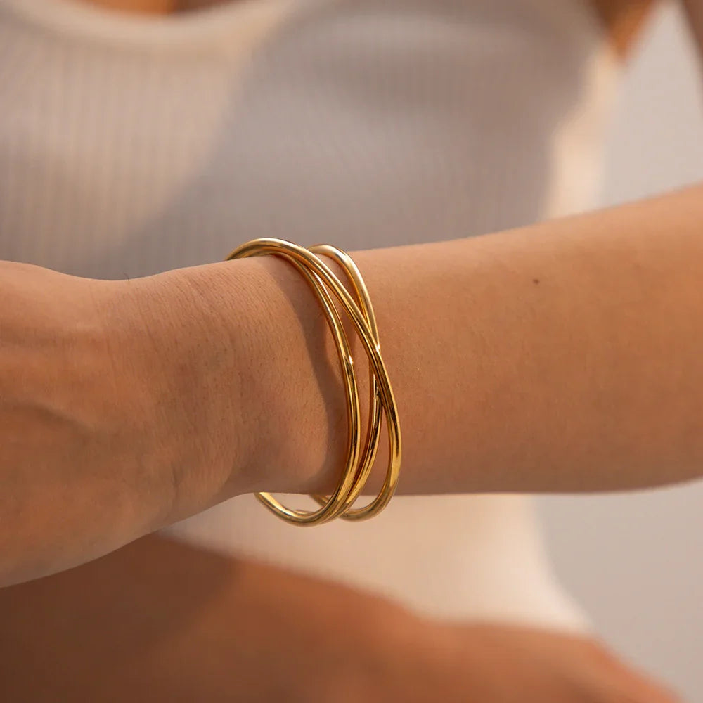 GEORGIA. Intertwined Bangle