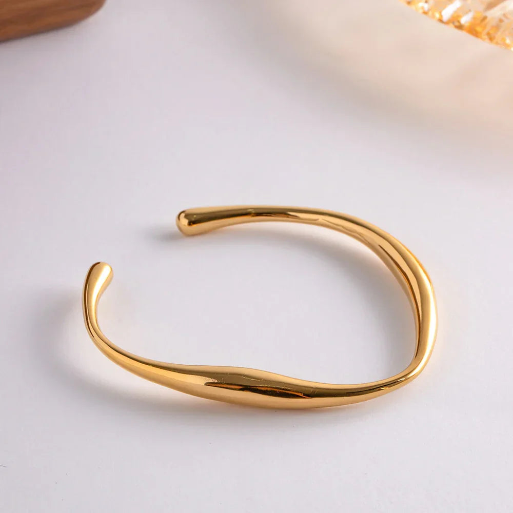 IVY. Twisted Bangle Bracelet