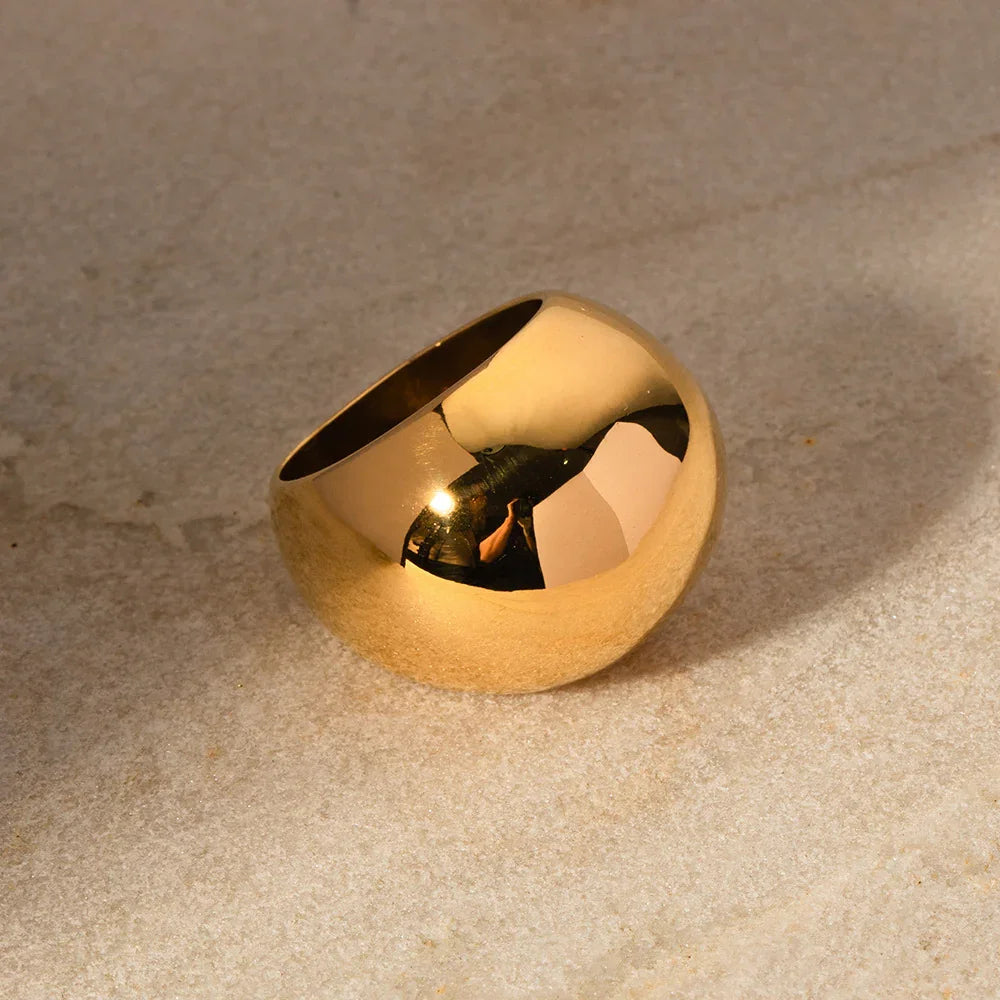 MERYL. Dome Band Ring