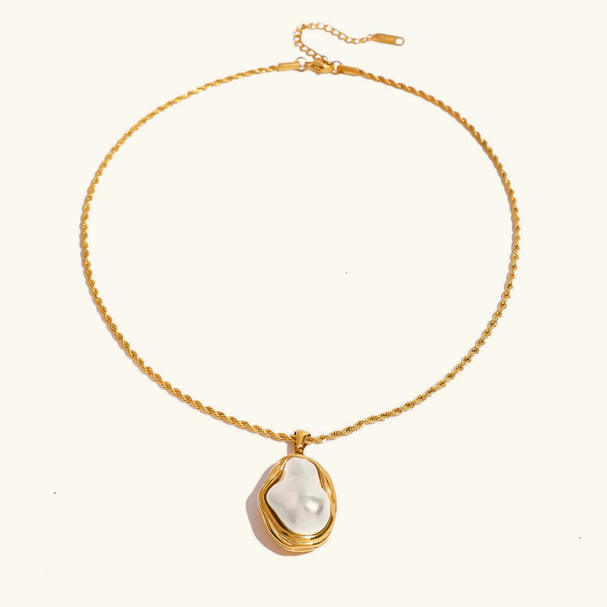 PALOMA. Mother of Pearl Pendant
