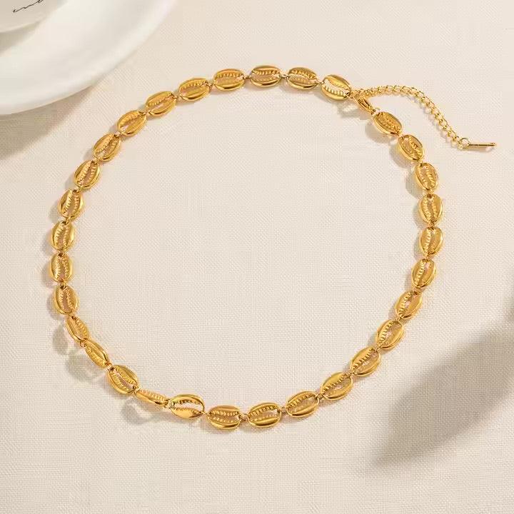 CORAL. Seashell Necklace