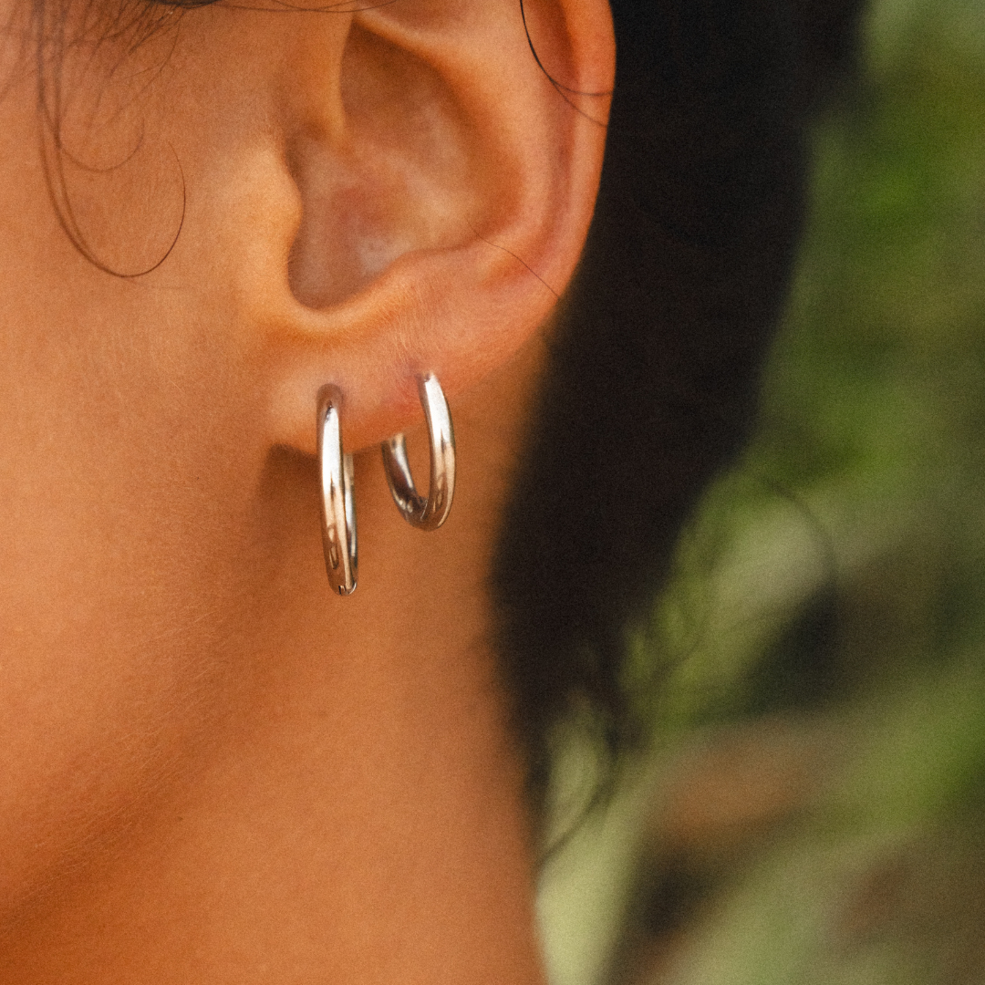 DAISY. Classic Hoop Earrings