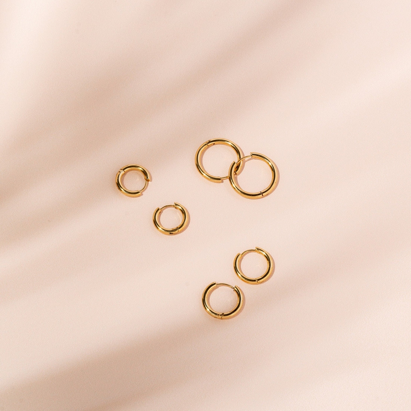 DAISY. Classic Hoop Earrings