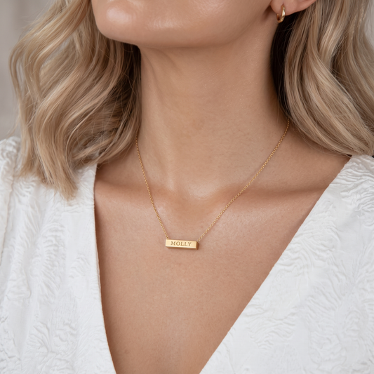 MOLLY. Engraved Bar Necklace