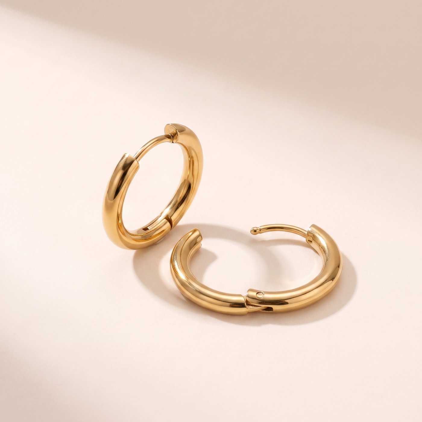 DAISY. Classic Hoop Earrings