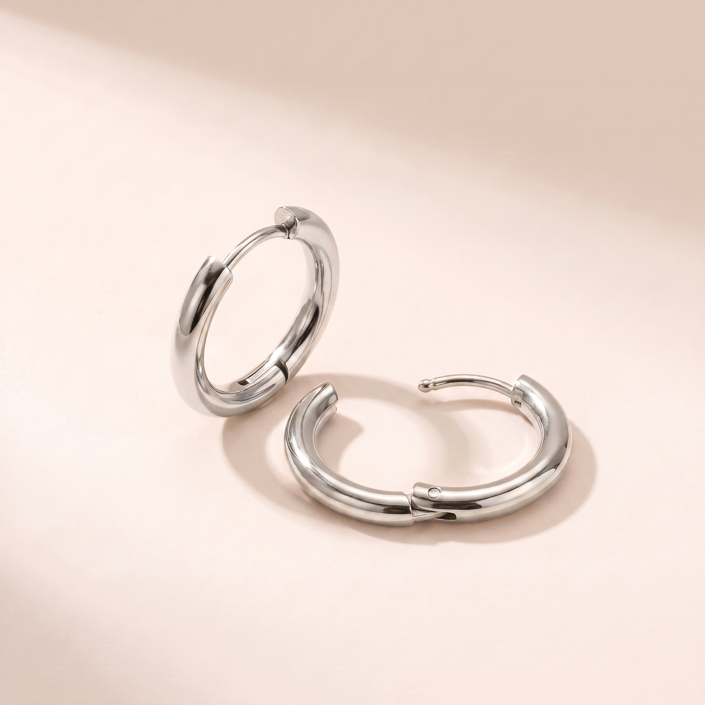 DAISY. Classic Hoop Earrings