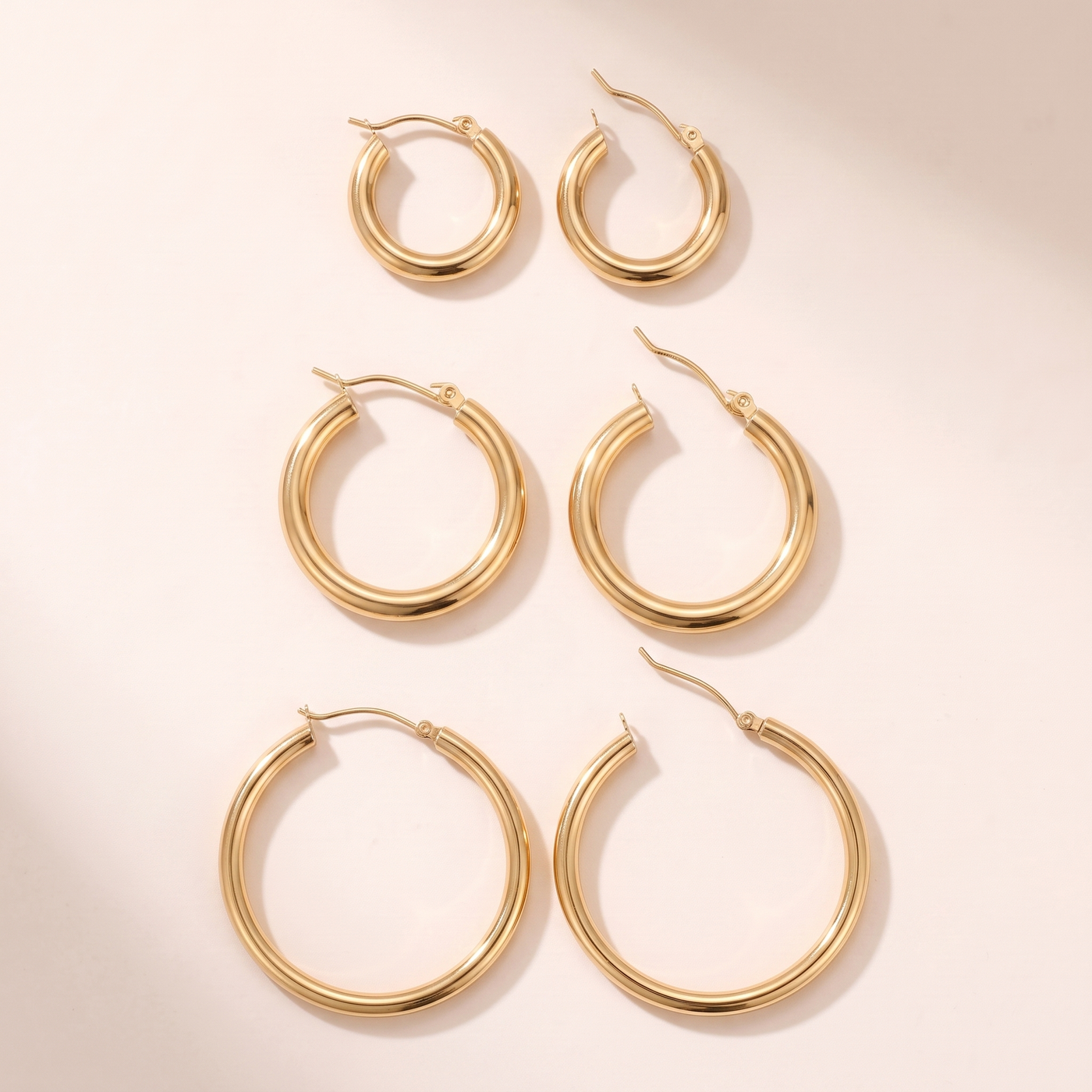 SLOANE. Broad Round Hoops