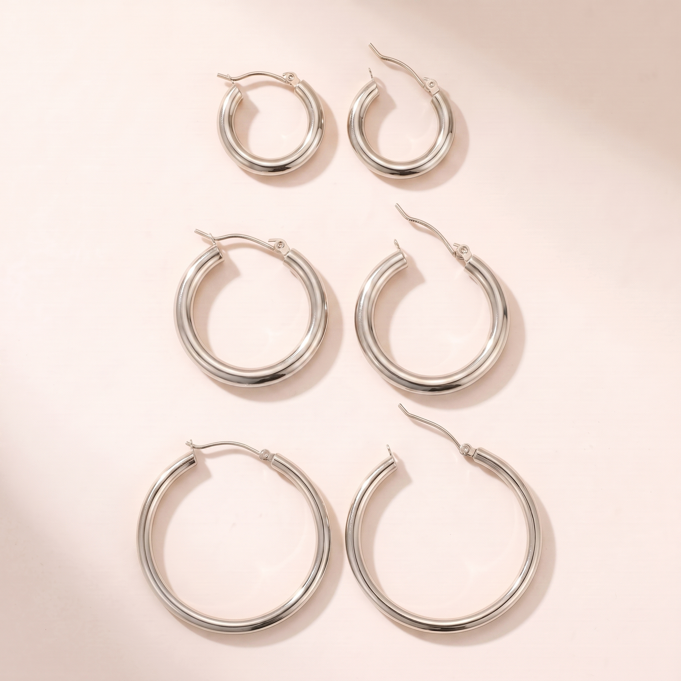 SLOANE. Broad Round Hoops