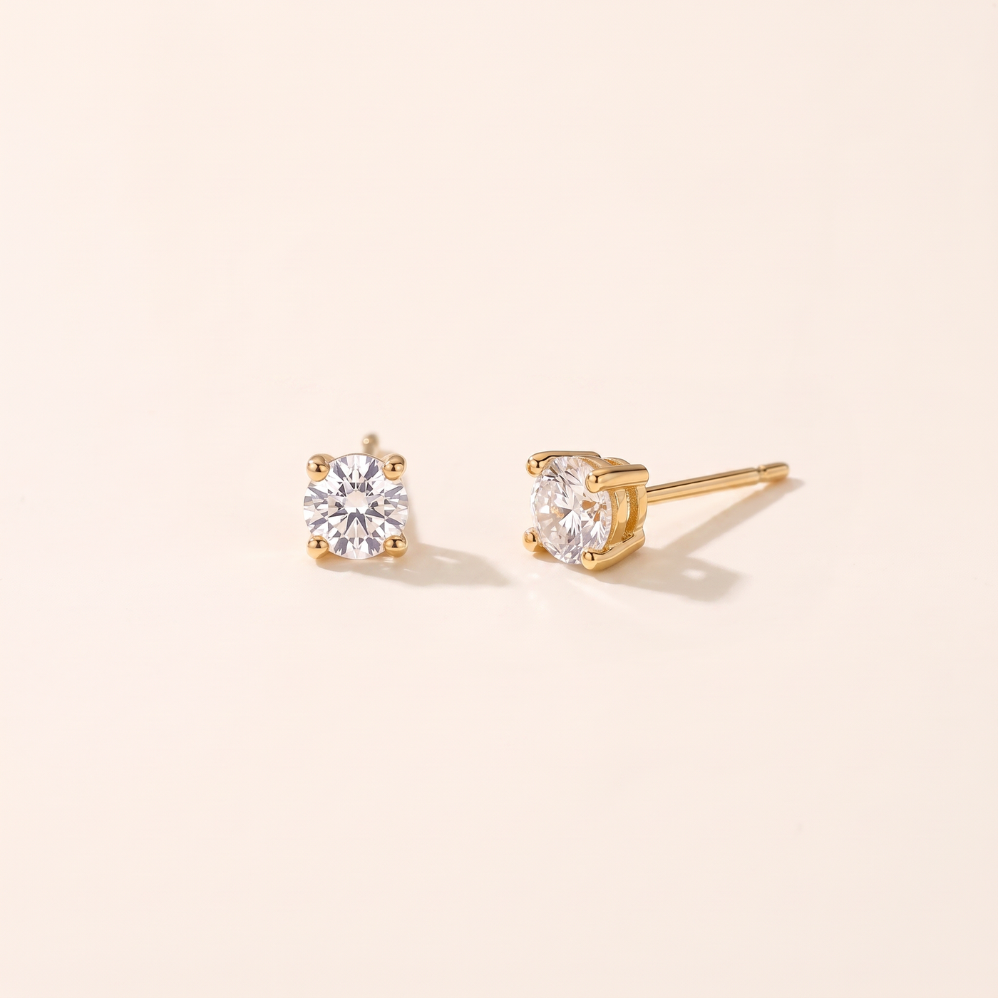 IRIS. Diamond Stud Earrings