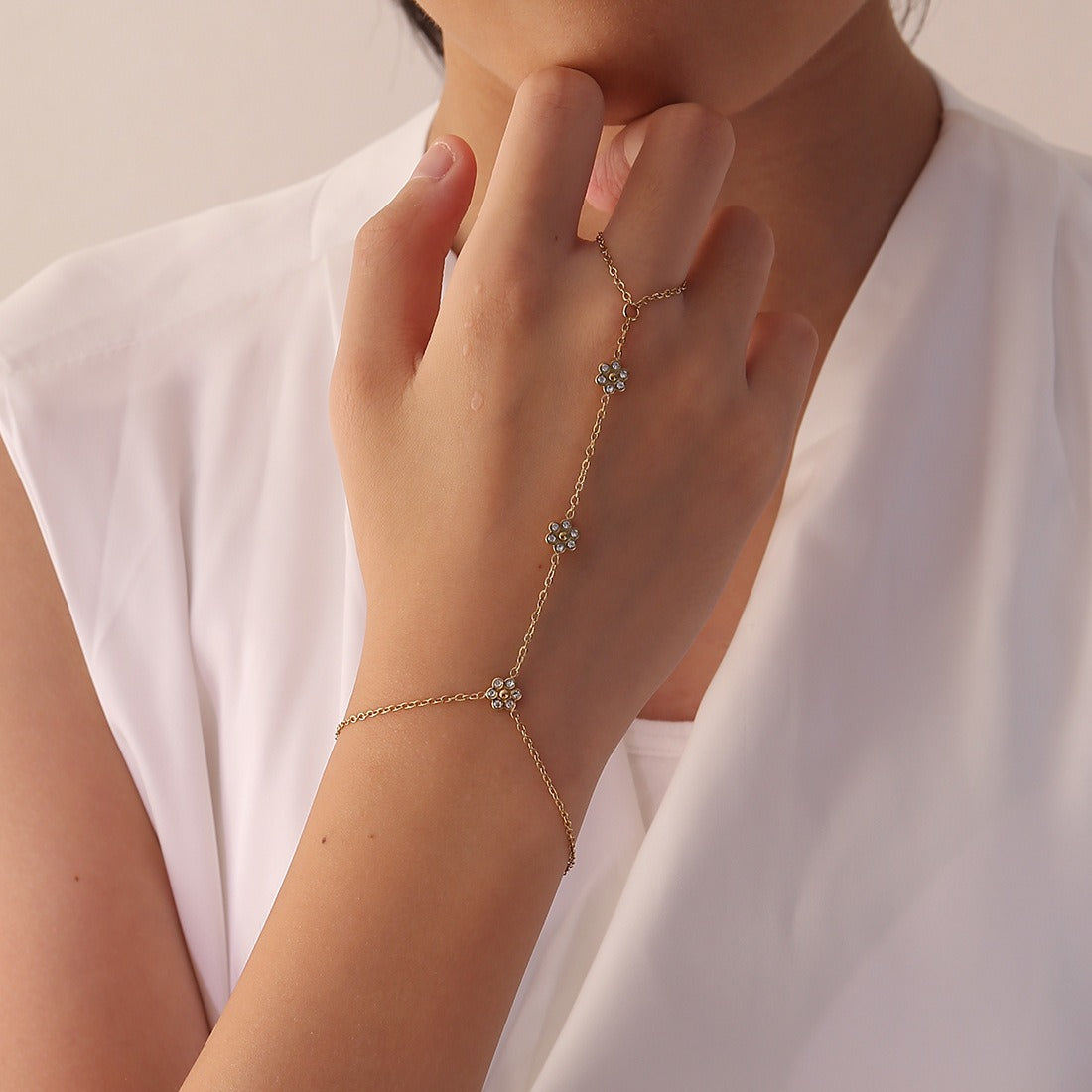FAYE. Flower Hand Chain Bracelet