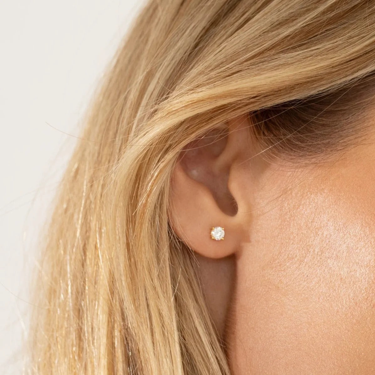 IRIS. Diamond Stud Earrings