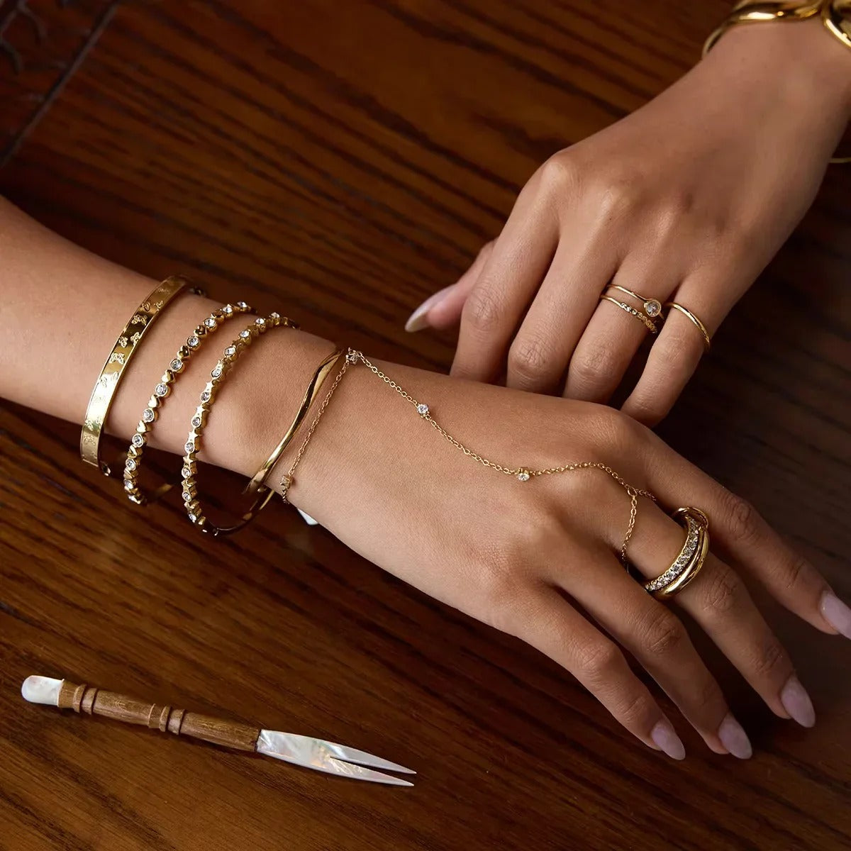 MARLOW. Diamond Hand Chain