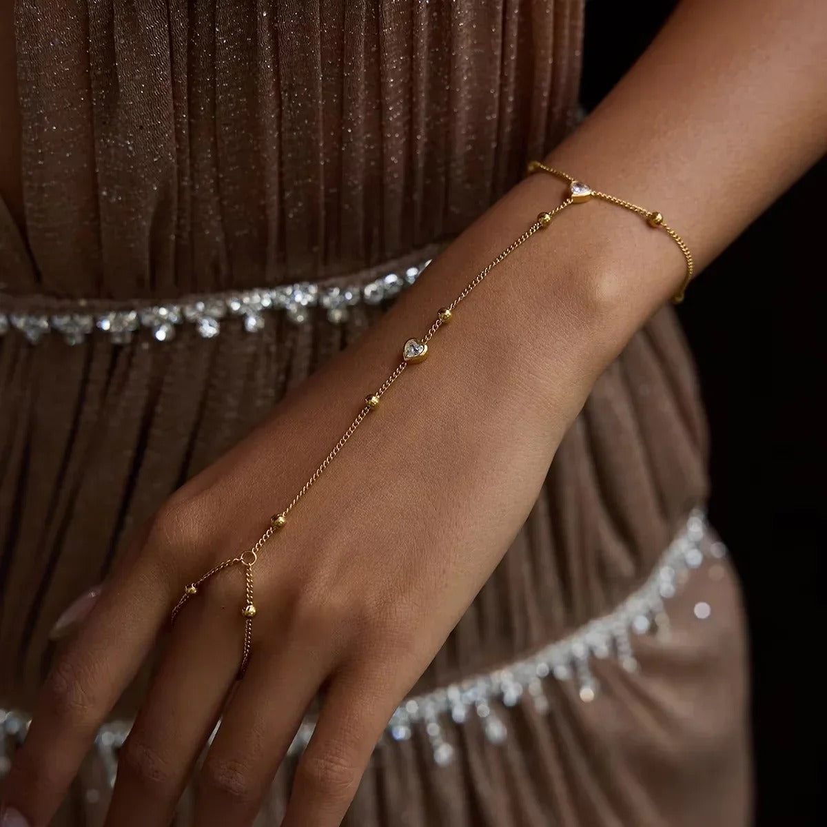 HARLOW. Hand Chain