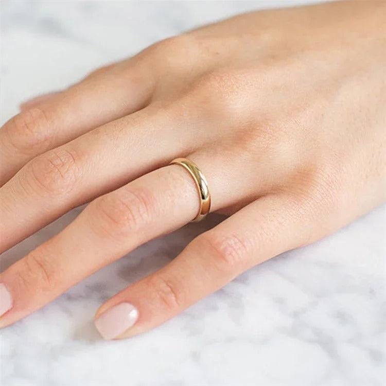 HOLLY. Band Ring