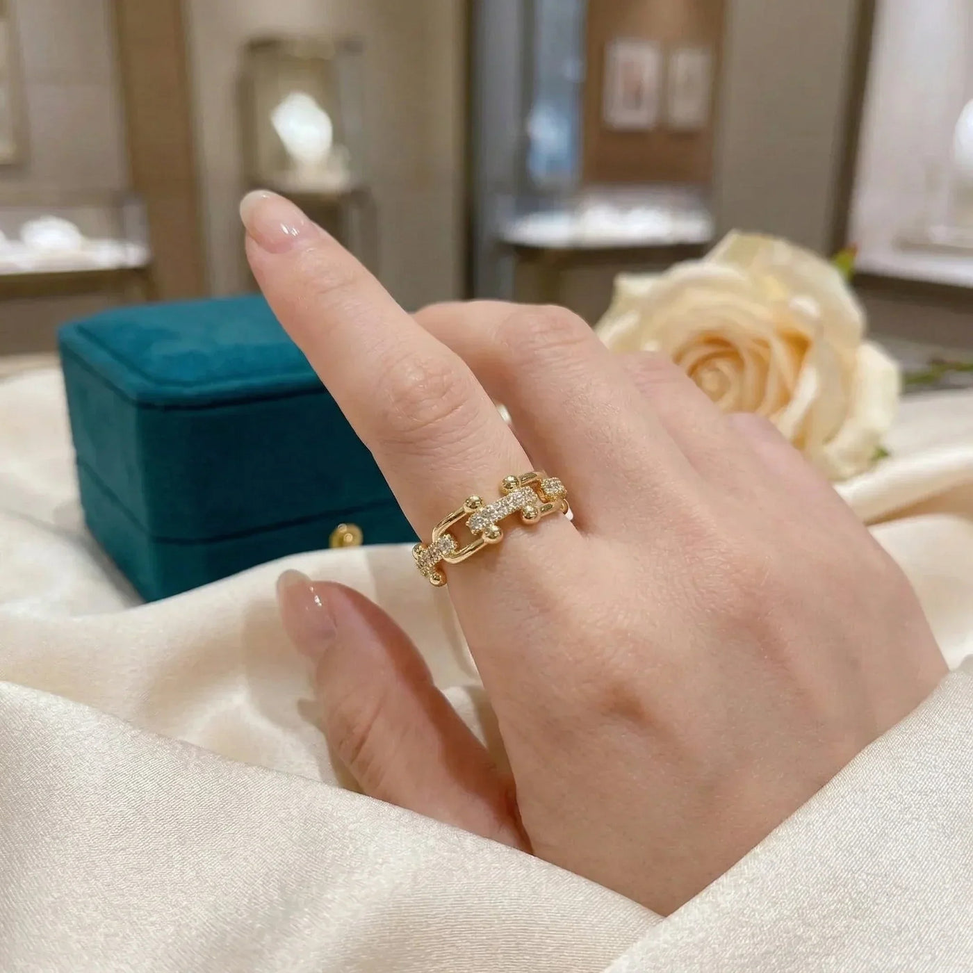 CLARA. Statement Ring