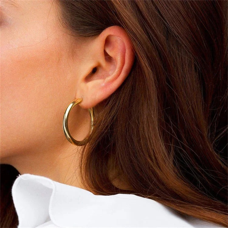 SLOANE. Broad Round Hoops
