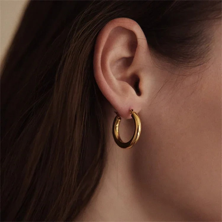 SLOANE. Broad Round Hoops