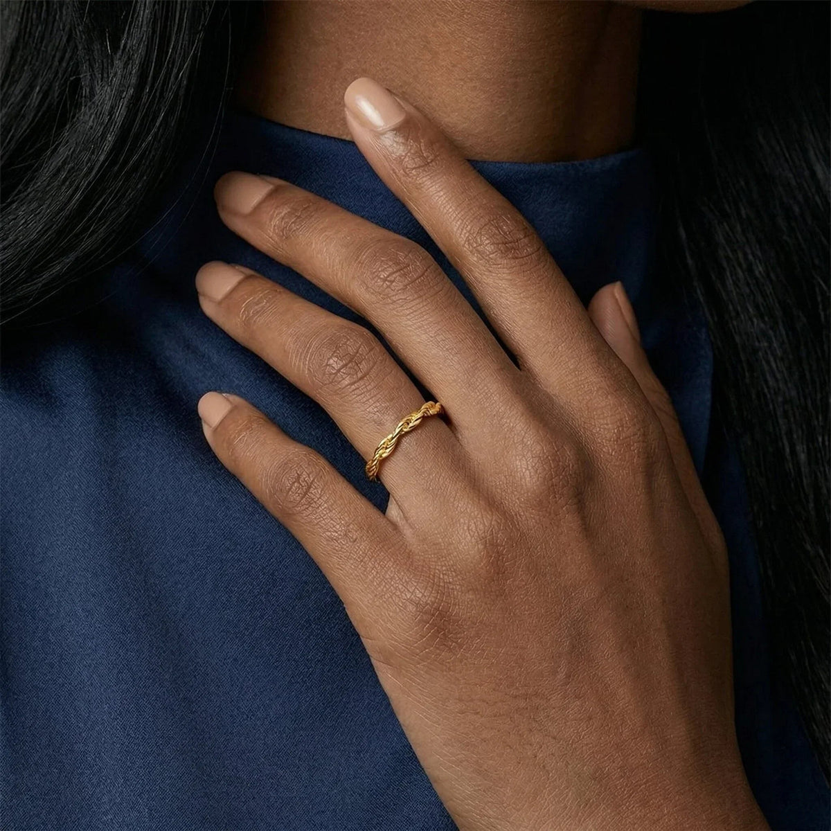 NAOMI. Simple Twist Ring