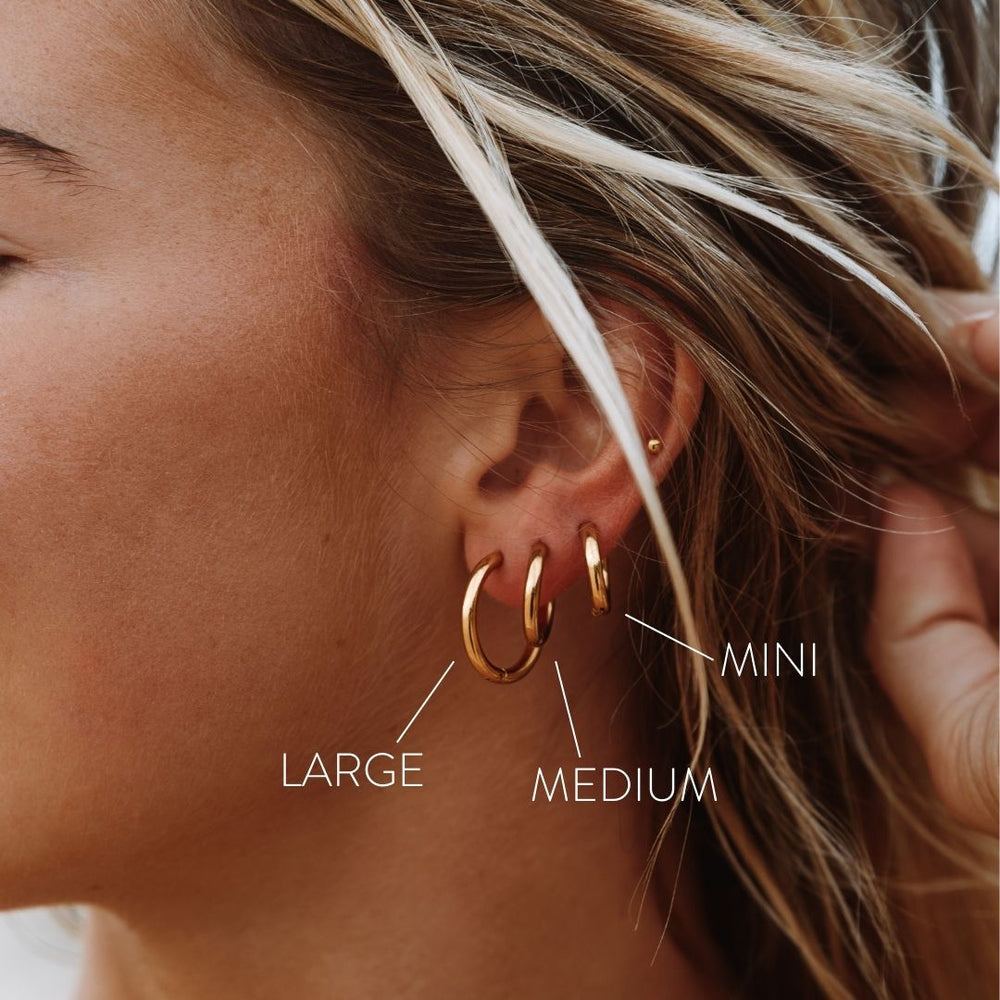 DAISY. Classic Hoop Earrings