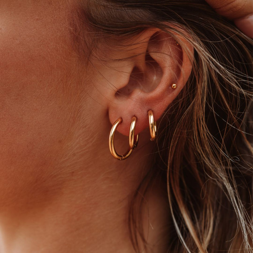 DAISY. Classic Hoop Earrings