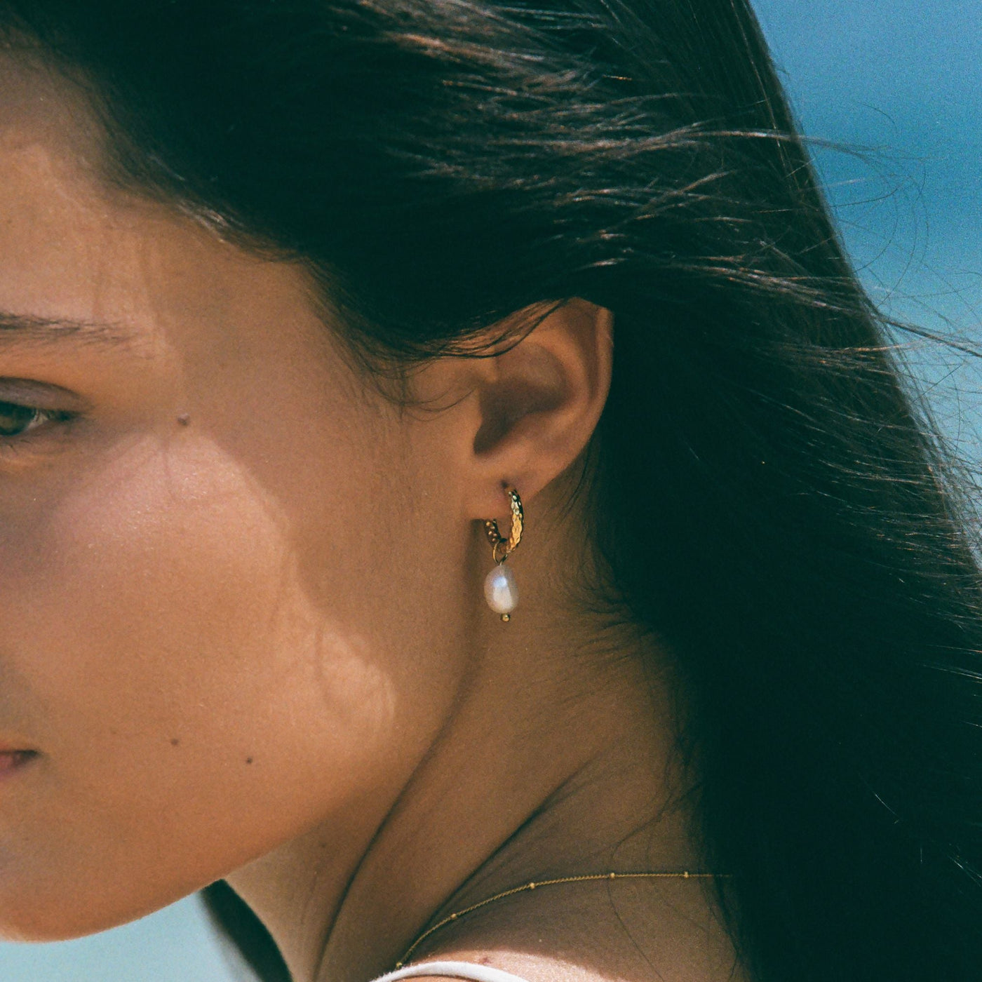 WILLA. Hammered Pearl Hoop Earrings