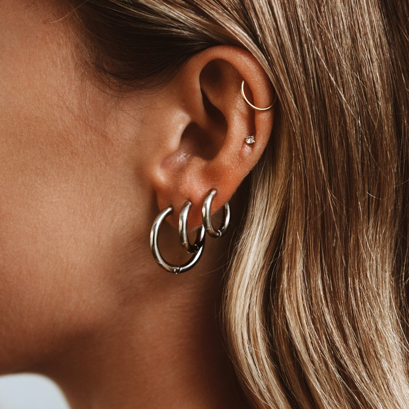 DAISY. Classic Hoop Earrings
